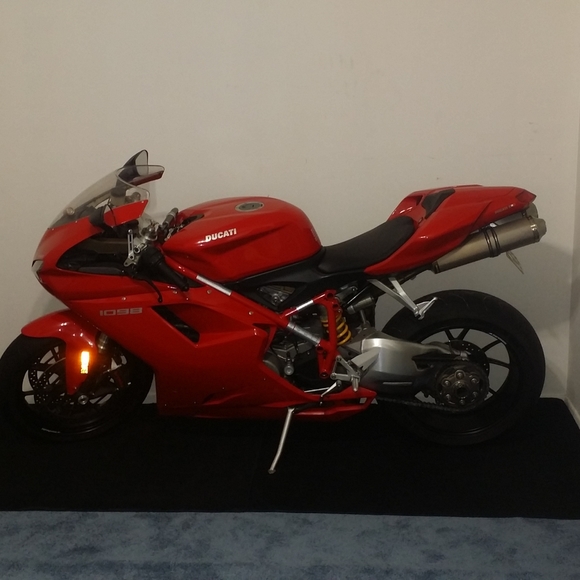 2008 ducati 1098 VERY LOW KM - Picture 6 of 6